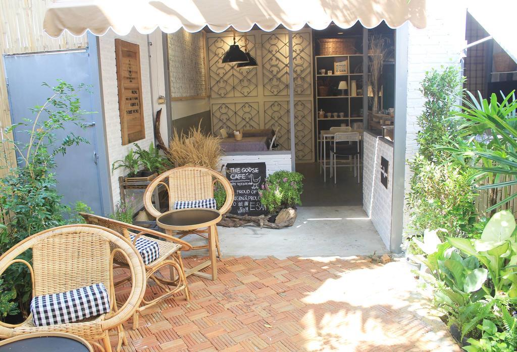 The Goose Cafe And Hostel Ubon Ubon Ratchathani Buitenkant foto