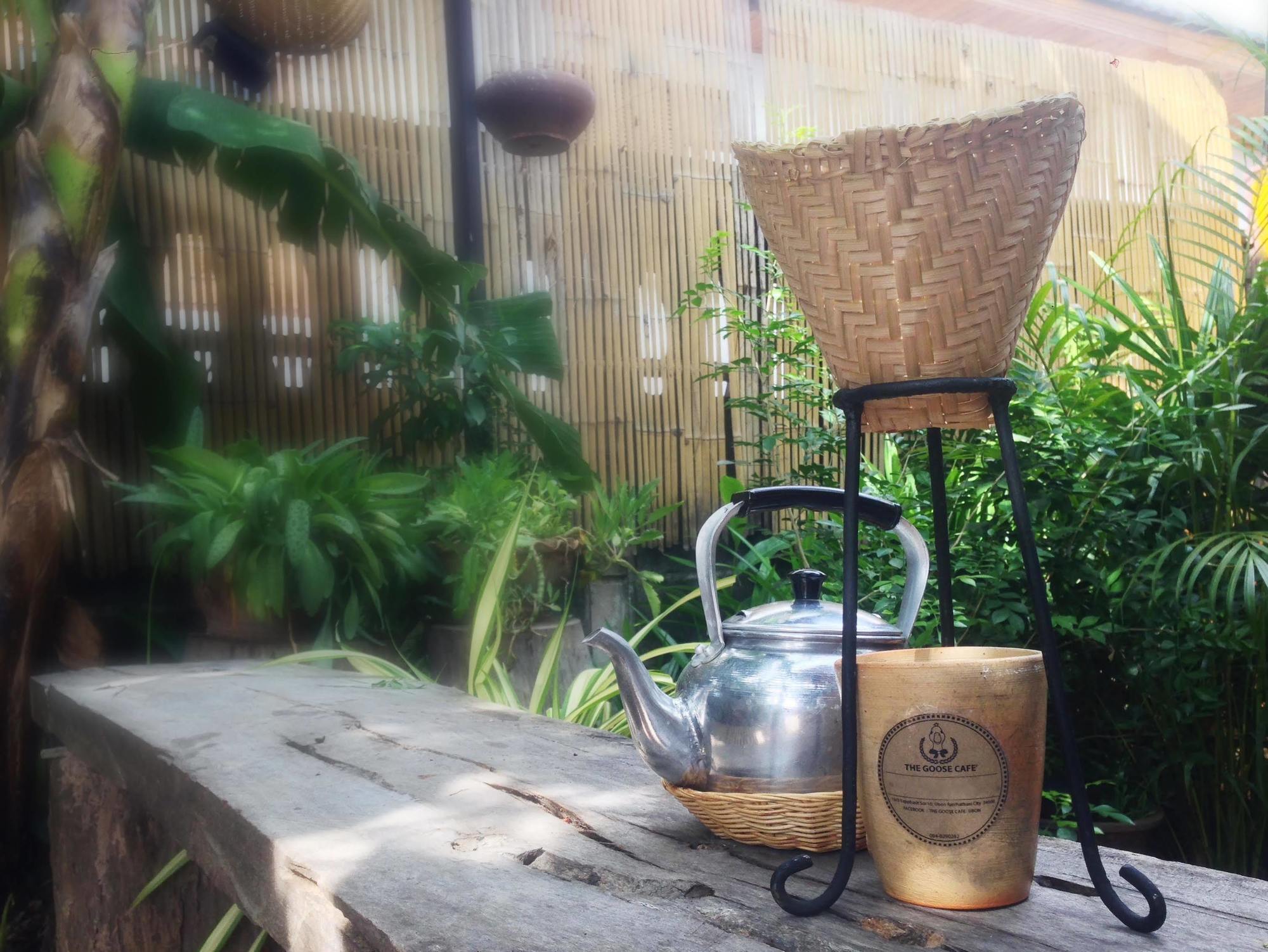 The Goose Cafe And Hostel Ubon Ubon Ratchathani Buitenkant foto